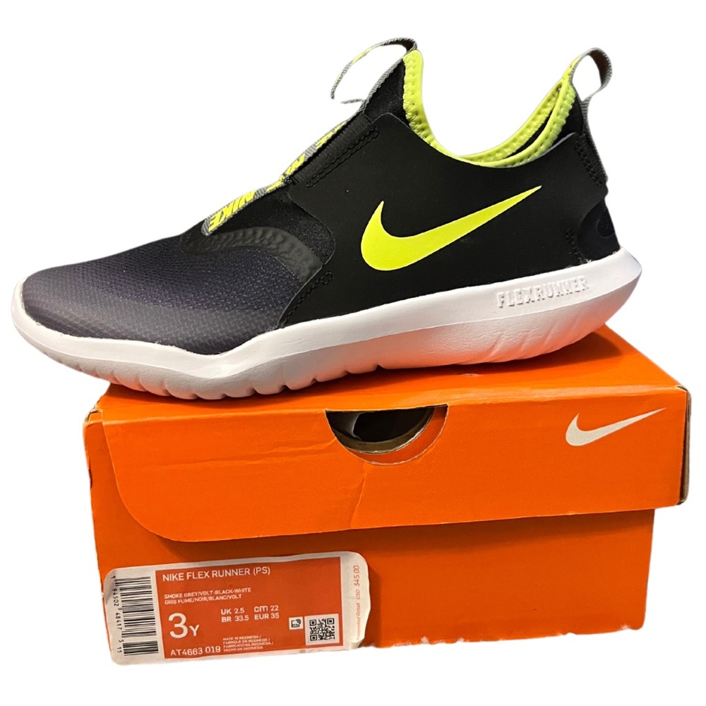 BRAND NEW Nike flex runner